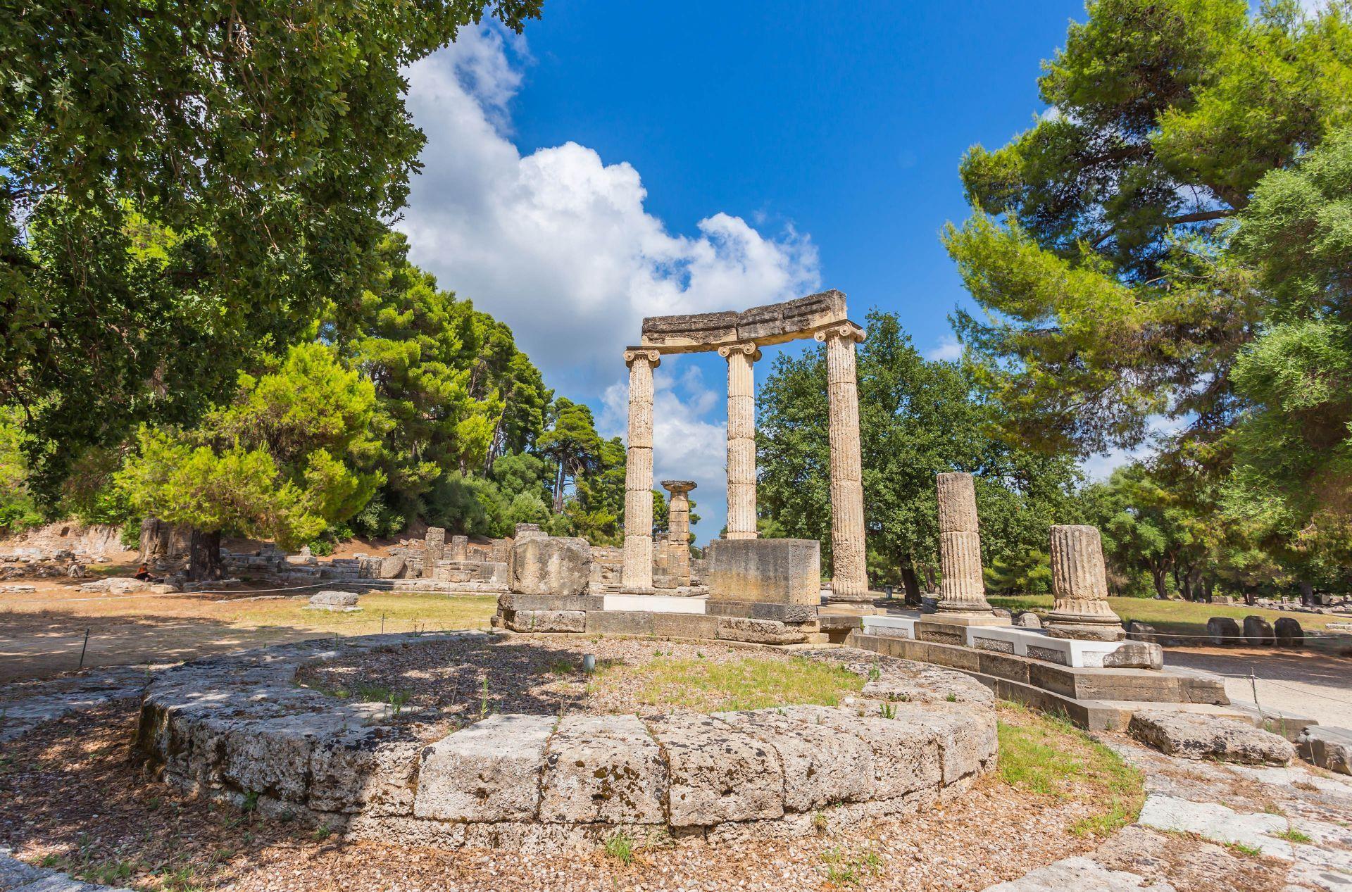 Олимпия. Олимпия руины. Руины стадиона Олимпия Греция. Храм Филиппион в древней Олимпии. Руины стадий Олимпия Греция.