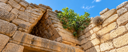 treasury-of-atreus-entrance